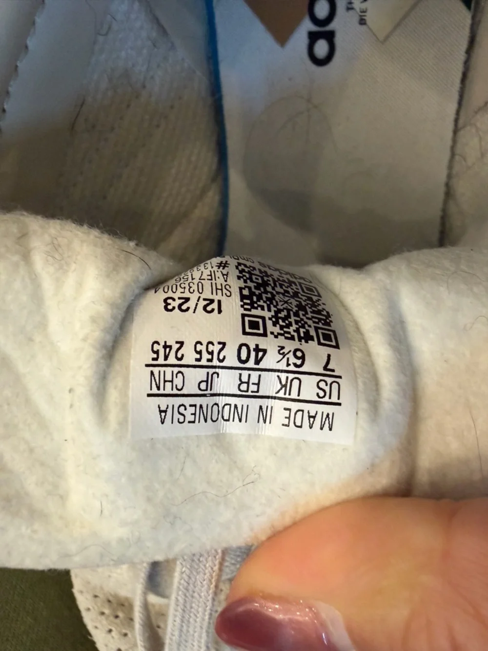 adidas Off-White Suede Sneakers with Gum Sole and Green Heel Tab - Picture 5 of 5